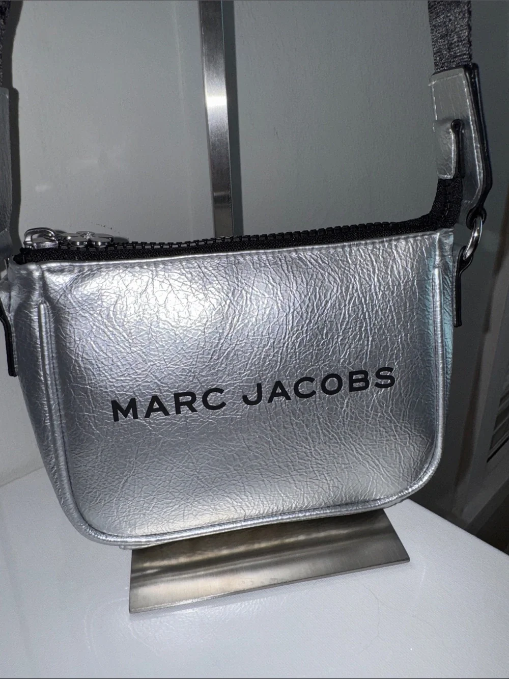 Marc Jacobs Logo Crossbody Bag - Picture 2 of 9